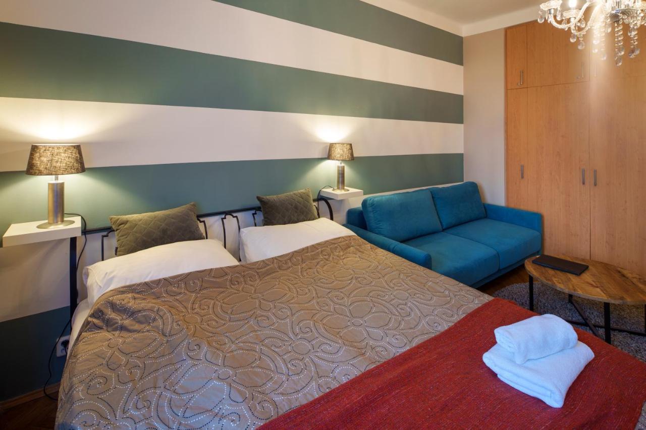 Apartment Dlouha With Balcony Prag