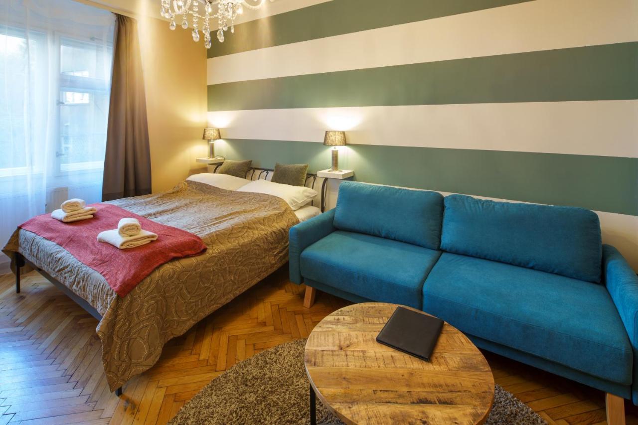 Apartment Dlouha With Balcony Prag